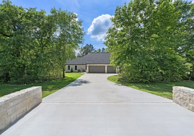Photo 2 of Sale Pending at 7002 Bowie Ct, Montgomery, TX 77316 | MLS# 13517808 | Listing updated on 2026-09-09