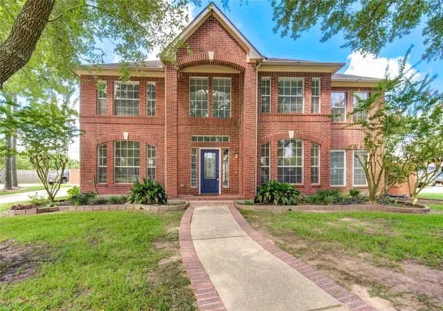 Photo 1 of Single family home for sale at 1016 Applewood Dr, Friendswood, TX 77546 | MLS# 18344870 | Listing updated on 2026-09-17