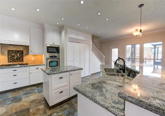 Photo 3 of Single family home for sale at 1016 Applewood Dr, Friendswood, TX 77546 | MLS# 18344870 | Listing updated on 2026-09-17