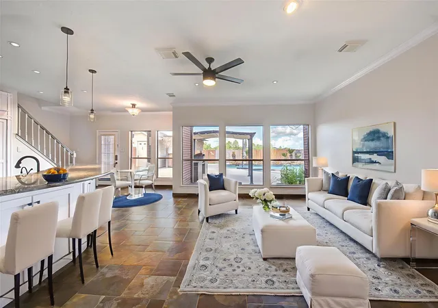 Photo 4 of Single family home for sale at 1016 Applewood Dr, Friendswood, TX 77546 | MLS# 18344870 | Listing updated on 2026-09-17
