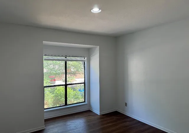 2nd image of 11711 Memorial Dr, Houston, TX 77024