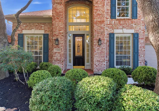 Photo 3 of Single family home for sale at 13906 Holly Lynn Ln, Houston, TX 77077 | MLS# 70693208 | Listing updated on 2026-09-11