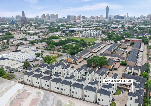 Homes for sale in Houston, TX | 3339 Beverly Forest Dr, Houston, TX 77057 | MLS# 44831593