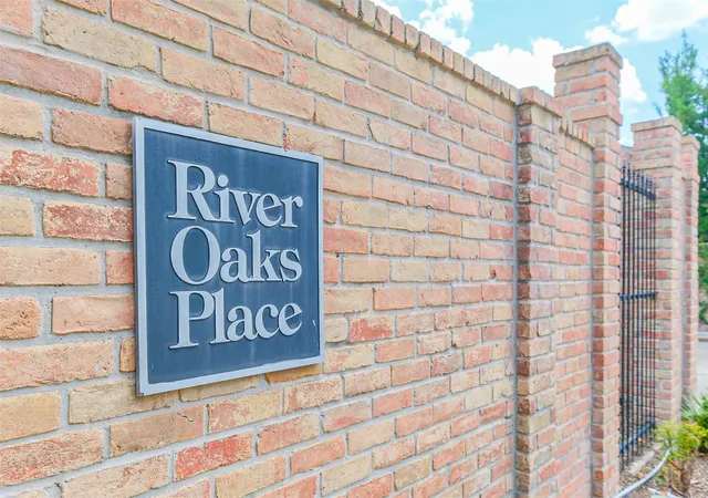 3rd image of 1201 Mcduffie St #106, Houston, TX 77019 | MLS# 57049447