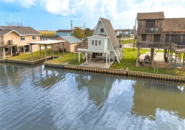 2nd image of 239 Redfish Dr, Freeport, TX 77541 | MLS# 53985445