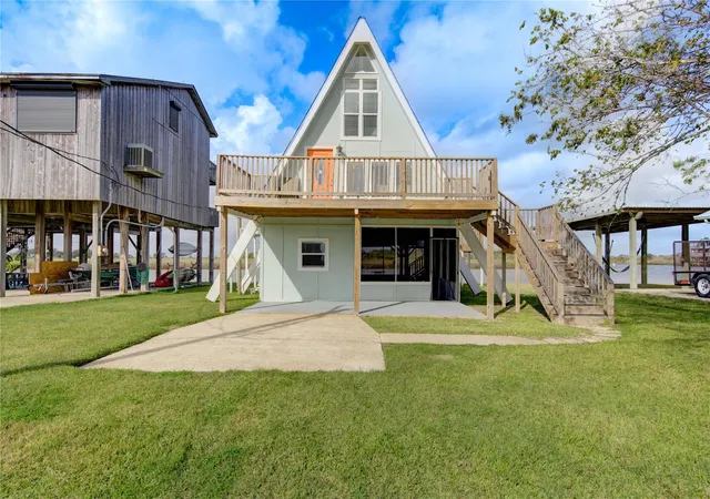3rd image of 239 Redfish Dr, Freeport, TX 77541 | MLS# 53985445