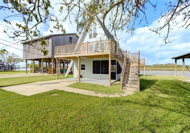 4th image of 239 Redfish Dr, Freeport, TX 77541 | MLS# 53985445
