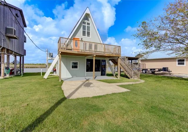 5th image of 239 Redfish Dr, Freeport, TX 77541 | MLS# 53985445