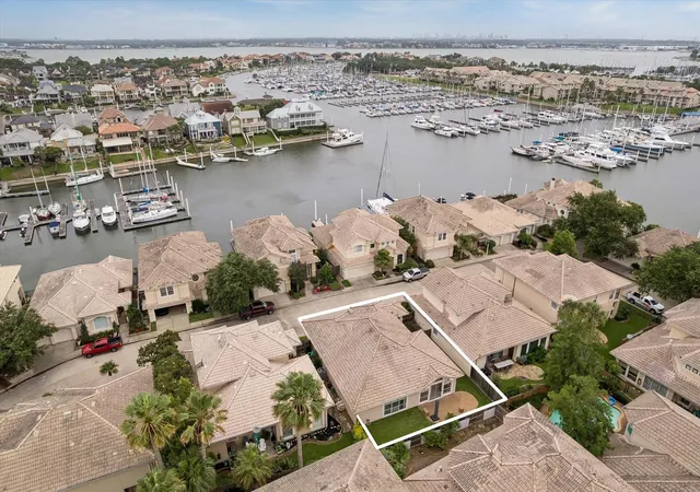 2nd image of 316 Harborside Cir, Kemah, TX 77565 | MLS# 70272434