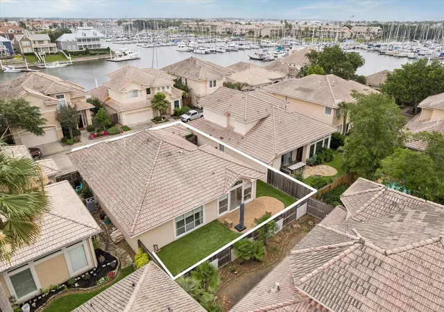 3rd image of 316 Harborside Cir, Kemah, TX 77565 | MLS# 70272434