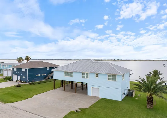 Homes for sale in Palacios, TX | 1730 W Bayshore Dr, Palacios, TX 77465 | MLS# 73460522