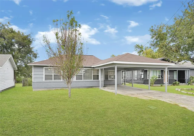 Photo 2 of Single family home for sale at 4215 East Ln, Houston, TX 77026 | MLS# 61114027 | Listing updated on 2026-07-29