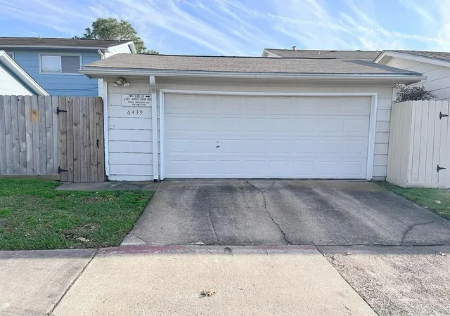 Homes for sale in Houston, TX | 6439 S Briar Bayou Dr, Houston, TX 77072 | MLS# 41439612
