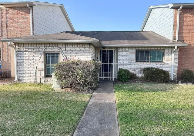 Homes for sale in Houston, TX | 6439 S Briar Bayou Dr, Houston, TX 77072 | MLS# 41439612
