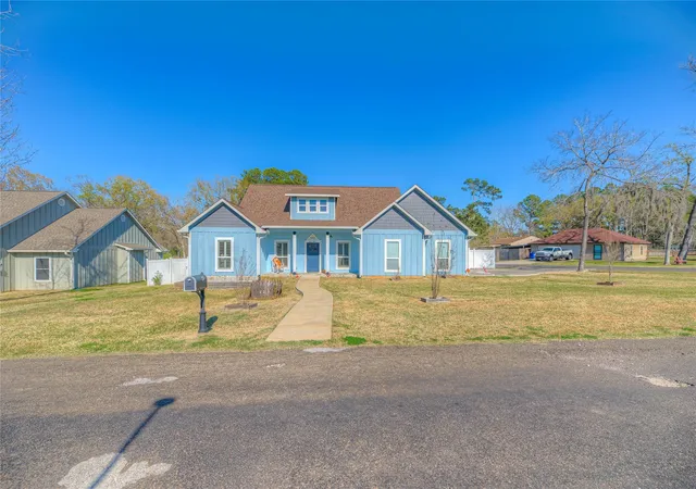 Photo 2 of Single family home for sale at 276 Resort Dr, Livingston, TX 77351 | MLS# 75443885 | Listing updated on 2026-09-01
