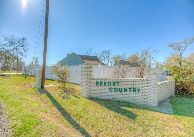Photo 3 of Single family home for sale at 276 Resort Dr, Livingston, TX 77351 | MLS# 75443885 | Listing updated on 2026-09-01