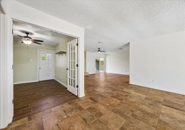 Photo 4 of Sale Pending at 810 Halewood Dr, Houston, TX 77062 | MLS# 16113119 | Listing updated on 2026-09-16