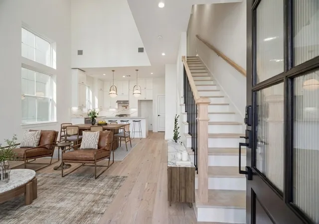 2nd image of 3705 Somerset York Ln, Houston, TX 77055 | MLS# 98122934