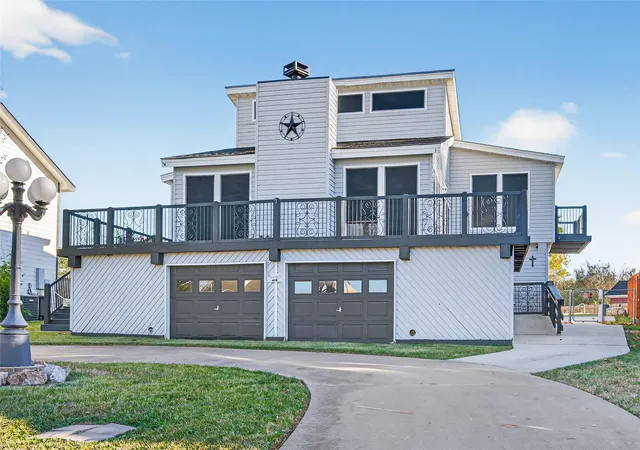 Photo 4 of Sale Pending at 805 Lake View Dr, Montgomery, TX 77356 | MLS# 40225149 | Listing updated on 2026-10-05