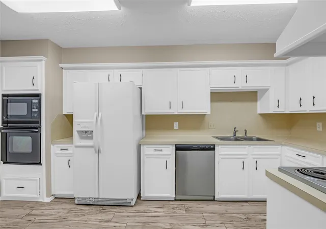 2nd image of 11827 Brook Meadows Ln, Meadows Place, TX 77477 | MLS# 96045205