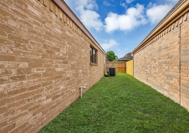 34th image of 11827 Brook Meadows Ln, Meadows Place, TX 77477 | MLS# 96045205