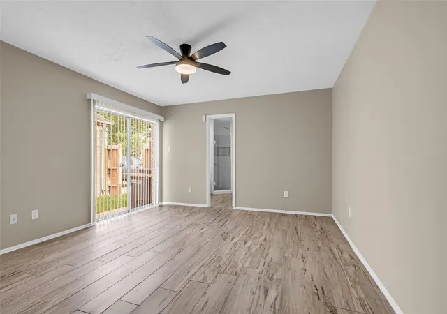 3rd image of 11827 Brook Meadows Ln, Meadows Place, TX 77477 | MLS# 96045205