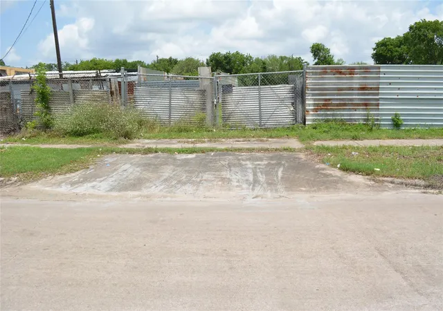 28th image of 0 Reed Rd, Houston, TX 77033 | MLS# 72141905
