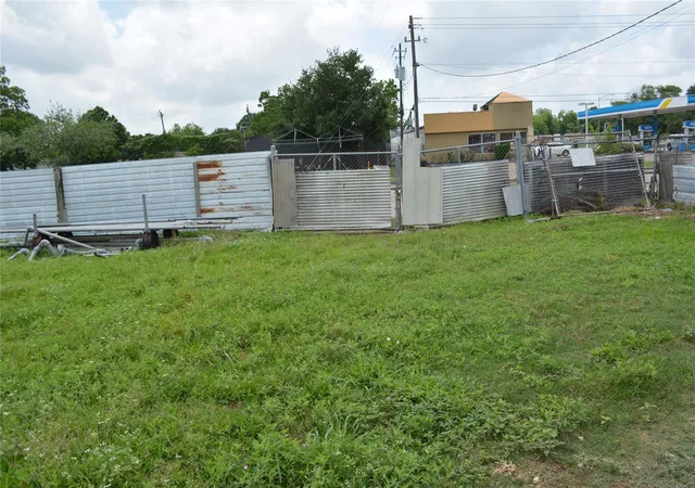 3rd image of 0 Reed Rd, Houston, TX 77033 | MLS# 72141905