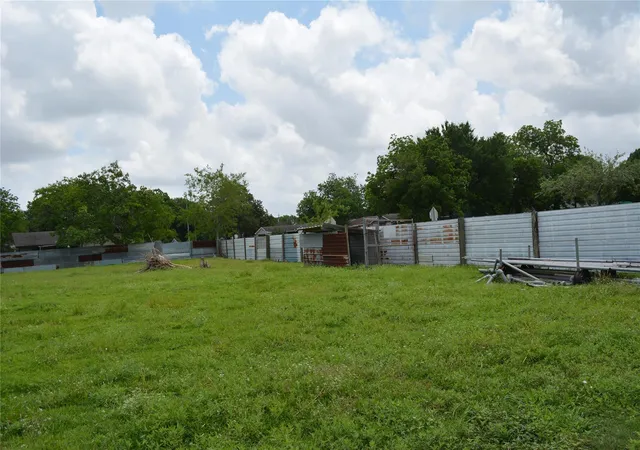 4th image of 0 Reed Rd, Houston, TX 77033 | MLS# 72141905