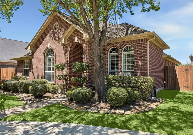 Homes for sale in Webster, TX | 608 Brad Ct, Webster, TX 77598 | MLS# 7735017