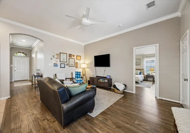 3rd image of 608 Brad Ct, Webster, TX 77598 | MLS# 7735017