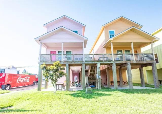 Photo 1 of Single family home for sale at 915 Moody Ave, Galveston, TX 77550 | MLS# 42264433 | Listing updated on 2026-08-01