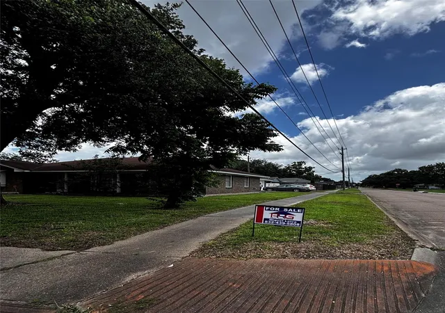 Photo 3 of Single family home for sale at 724 Handell Ln, Pasadena, TX 77502 | MLS# 54463705 | Listing updated on 2026-09-16