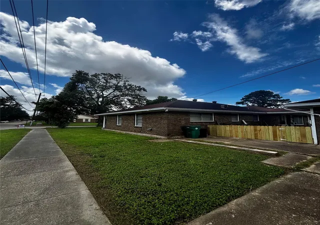 Photo 3 of Single family home for sale at 724 Handell Ln, Pasadena, TX 77502 | MLS# 54463705 | Listing updated on 2026-09-16