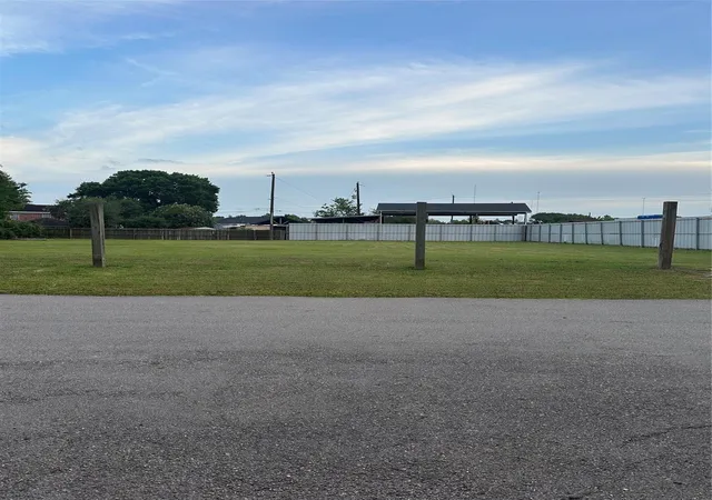 5th image of 6721 Whitton Dr, Houston, TX 77085 | MLS# 58046827