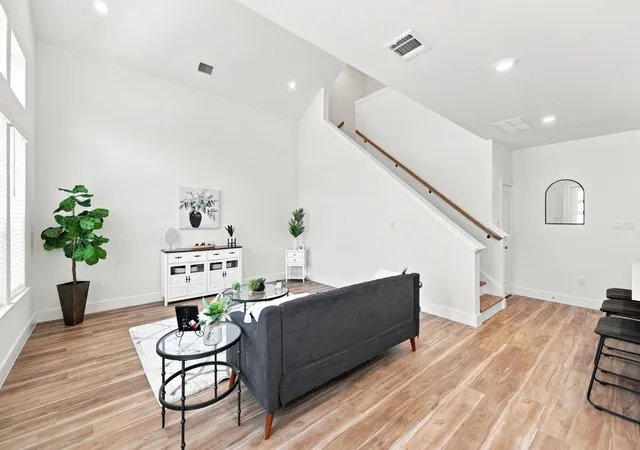5th image of 6071 Cebra St, Houston, TX 77091 | MLS# 21059853