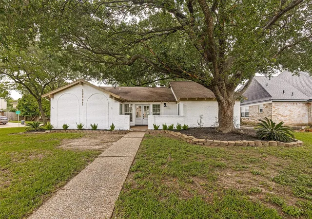 Photo 2 of Single family home for sale at 10903 Holly Springs Dr, Houston, TX 77042 | MLS# 78478787 | Listing updated on 2026-08-25