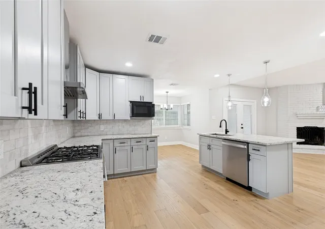 Photo 3 of Single family home for sale at 10903 Holly Springs Dr, Houston, TX 77042 | MLS# 78478787 | Listing updated on 2026-08-25