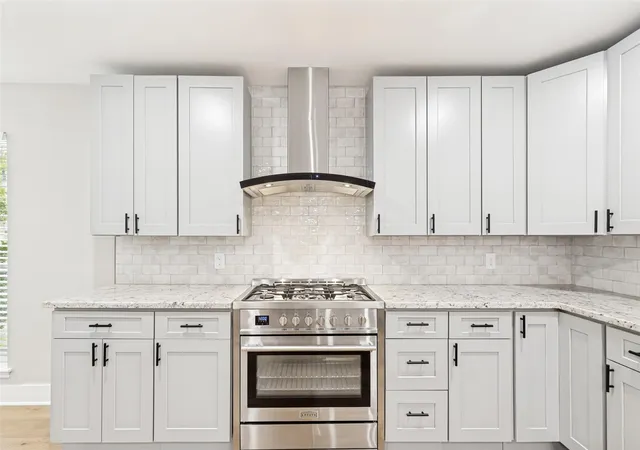 Photo 4 of Single family home for sale at 10903 Holly Springs Dr, Houston, TX 77042 | MLS# 78478787 | Listing updated on 2026-08-25