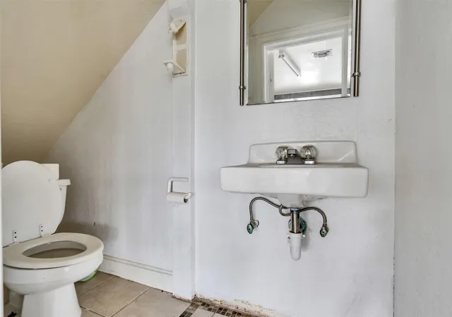 32nd image of 713 Fairbanks St, Houston, TX 77009 | MLS# 53935314
