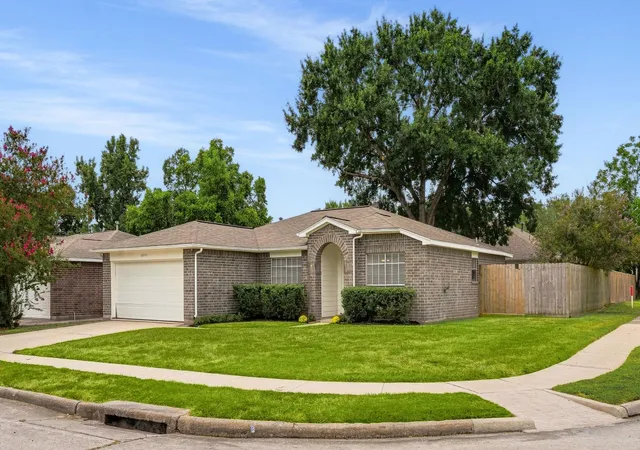 Photo 1 of Sale Pending at 28931 Sedgefield St, Spring, TX 77386 | MLS# 19043918 | Listing updated on 2026-09-19