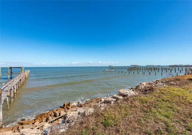 3rd image of 2225 Avenue A, Dickinson, TX 77539 | MLS# 34338124