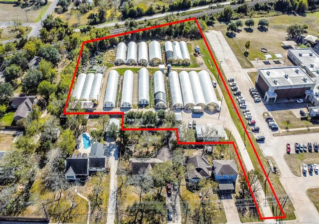 1st image of 511 W Main St, Weimar, TX 78962 | MLS# 77557376