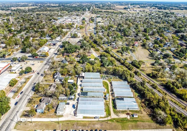 30th image of 511 W Main St, Weimar, TX 78962 | MLS# 77557376