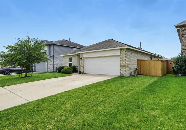 Photo 1 of Single family home for sale at 10414 Ritter Run Dr, Rosharon, TX 77583 | MLS# 21501205 | Listing updated on 2026-08-24