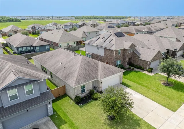 Photo 2 of Single family home for sale at 10414 Ritter Run Dr, Rosharon, TX 77583 | MLS# 21501205 | Listing updated on 2026-08-24