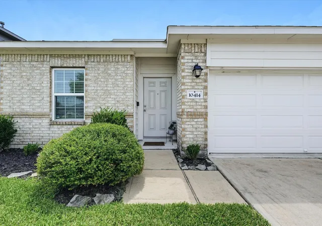 Photo 4 of Single family home for sale at 10414 Ritter Run Dr, Rosharon, TX 77583 | MLS# 21501205 | Listing updated on 2026-08-24