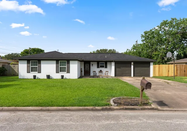 Photo 1 of Single family home for sale at 3832 Holly Glen Dr, Bay City, TX 77414 | MLS# 77094714 | Listing updated on 2026-08-31