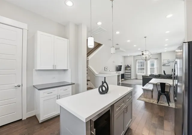 3rd image of 2057 Sherwood Forest St, Houston, TX 77043 | MLS# 62194542
