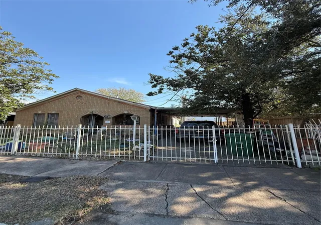 2nd image of 514 N Jenkins St, Houston, TX 77003 | MLS# 21042139